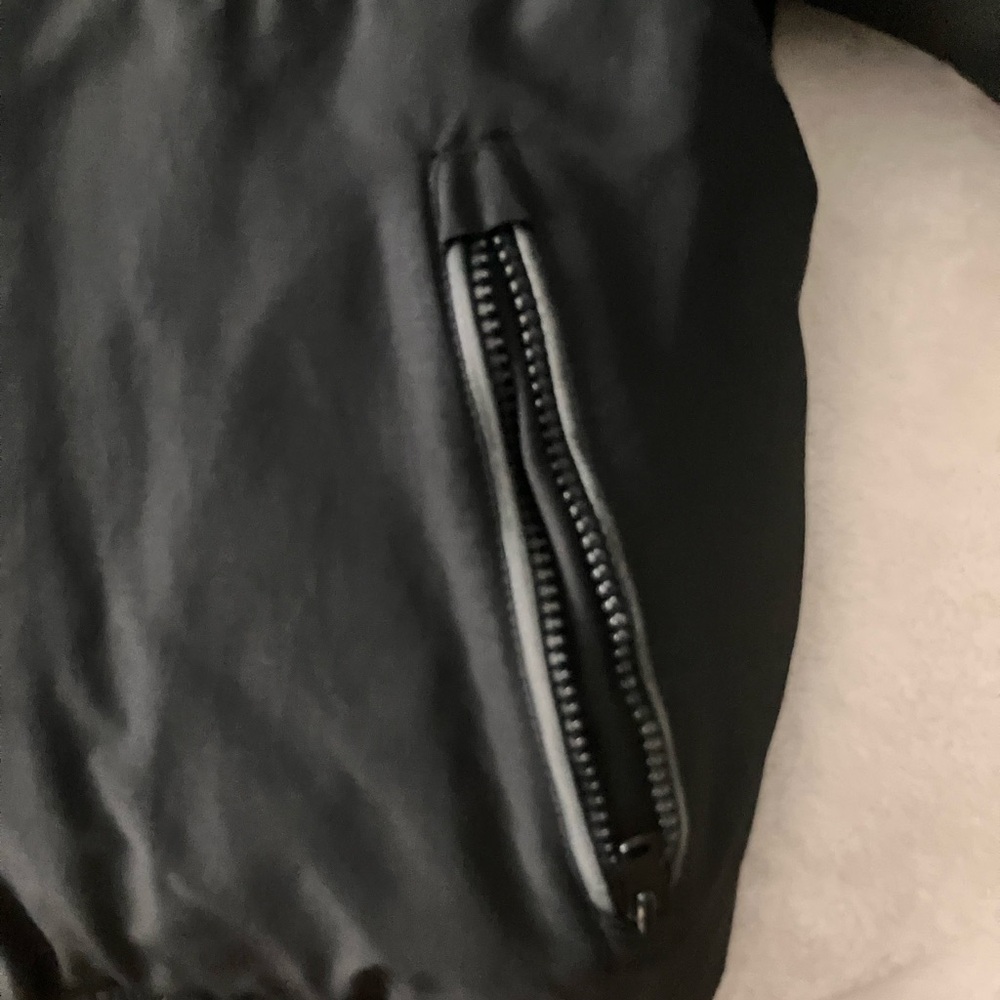 Danier Men's Black Puffer Jacket - Picture 5 of 5